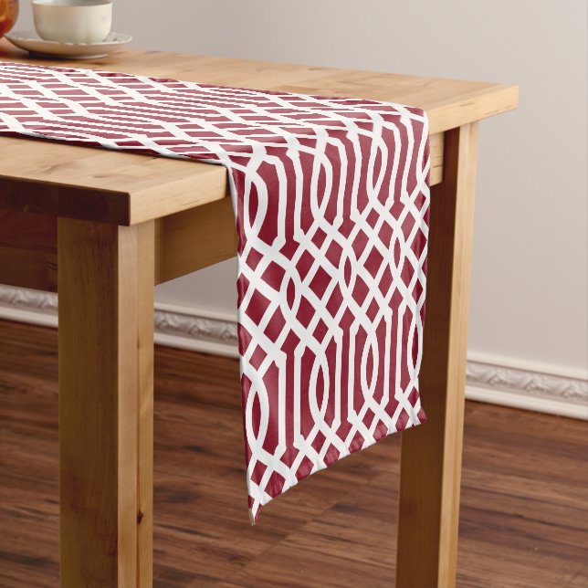 Camino De Mesa Corto Crimson Trellis (In Situ)