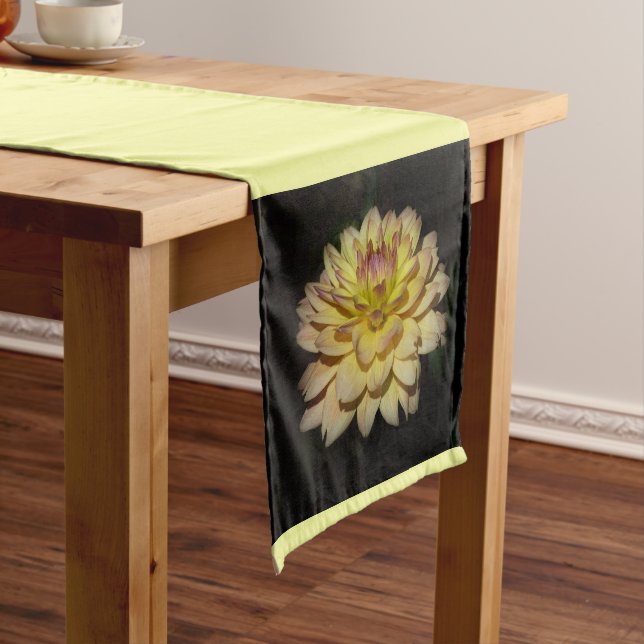 Camino De Mesa Corto Dahlia Table Runner (In Situ)