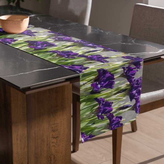 Camino De Mesa Corto Deep Purple Irises Floral (In Situ)