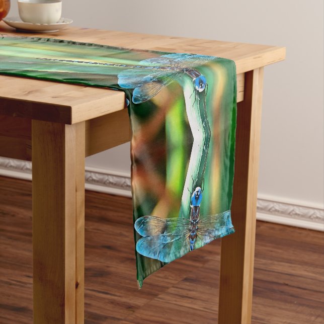 Camino De Mesa Corto Dragonfly de fantasía en turquesa y negro (In Situ)