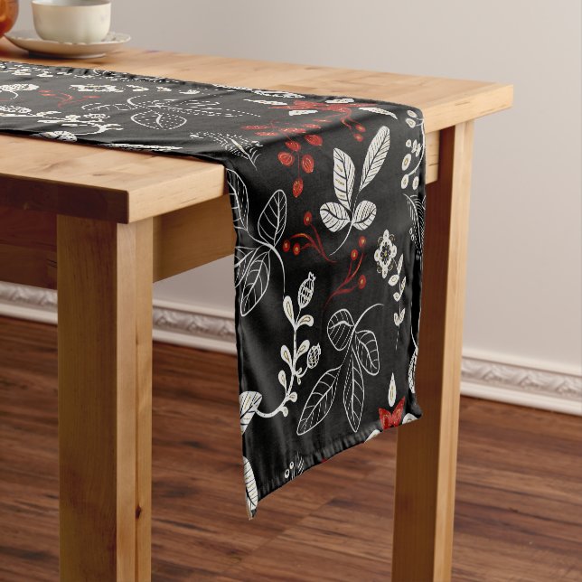 Camino De Mesa Corto Elegant botanical pattern (In Situ)