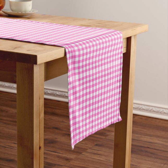 Camino De Mesa Corto Farmhouse Pink Gingham Check (In Situ)