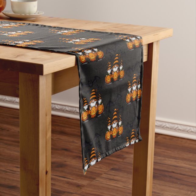Camino De Mesa Corto Halloween Gnome Table Runner (In Situ)