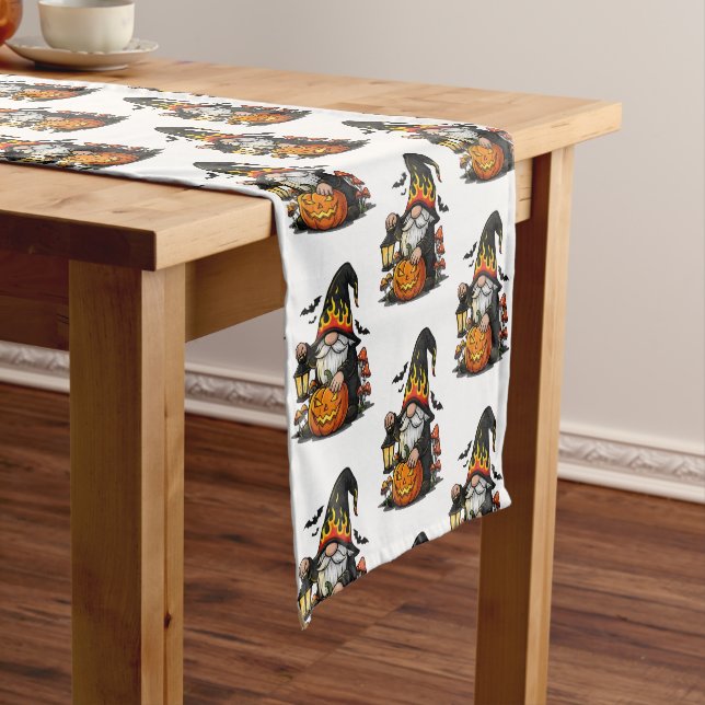 Camino De Mesa Corto Halloween Gnome Table Runner (In Situ)