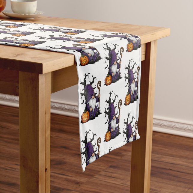 Camino De Mesa Corto Halloween Gnome Table Runner (In Situ)