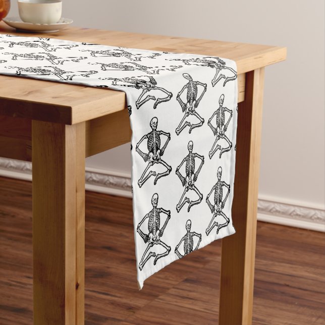 Camino De Mesa Corto Halloween Skeleton Table Runner (In Situ)