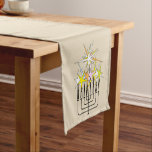 CAMINO DE MESA CORTO HANUKKAH LIGHTS MENORAH<br><div class="desc">Un gráfico Hanukkah menorah iluminado para celebrar el Festival de las Luces.</div>