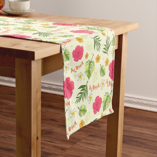 Camino De Mesa Corto Hawaiian Floral Table Runner (In Situ)