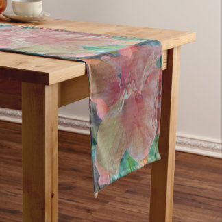 Camino De Mesa Corto Hibiscus Pique Fabric