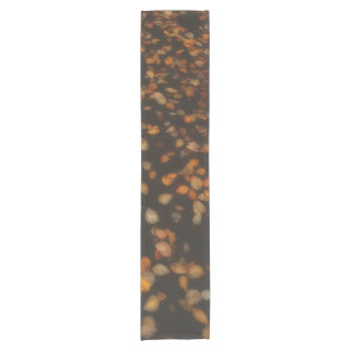 Camino De Mesa Corto hojas de otoño