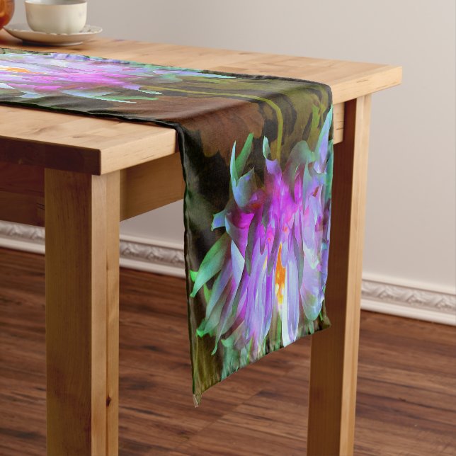 Camino De Mesa Corto Impresionante Magenta y Cactus Verde Lime Dahlia (In Situ)