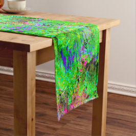 Camino De Mesa Corto Jardín de primavera verde con peonías