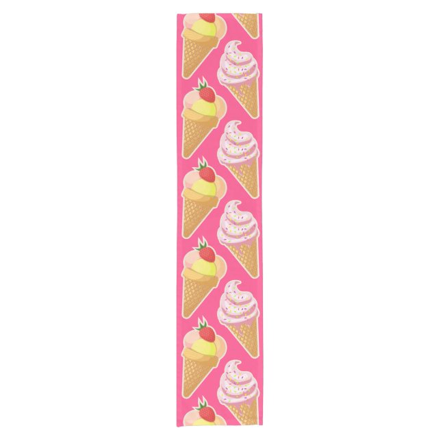 Camino De Mesa Corto Kawaii pink pattern with strawberry ice cream  (Anverso)