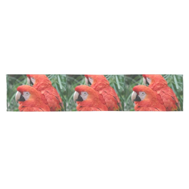 Camino De Mesa Corto Macaw del escarlata (Horizontal)