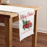 Camino De Mesa Corto Merry Christmas Watercolor Vintage Red Truck Blanc<br><div class="desc">Un corredor de la mesa navideña Merry personalizado, con un camión rojo vintage de color agua con árboles y nieve. El color de fondo se puede cambiar fácilmente para que coincida con la decoración de tu casa. Elegante y moda, perfecto para las vacaciones. Hay varios tamaños disponibles y ningún pedido...</div>