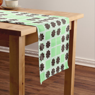 Camino De Mesa Corto Mint Green Cream And Chocolate Chip Quilt Pattern