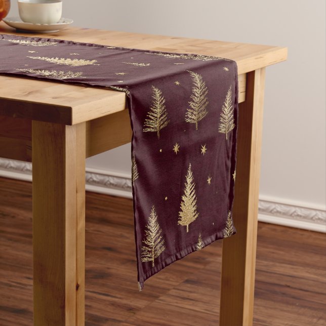 Camino De Mesa Corto Modern Gold Christmas trees pattern on burgundy (In Situ)