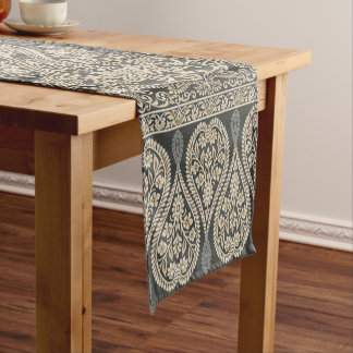 Camino De Mesa Corto Ornamental Traditional Paisley design