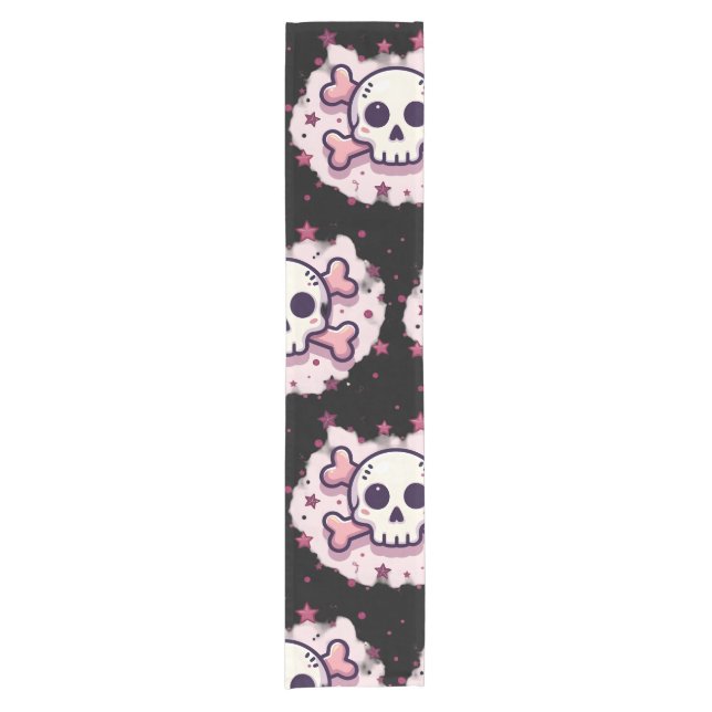 Camino De Mesa Corto Pastel Pink Skull and Crossbones (Anverso)