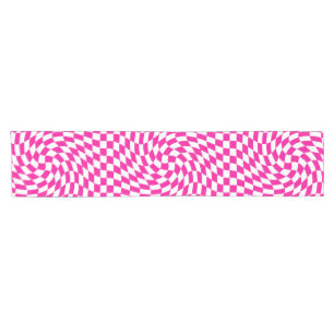 Camino De Mesa Corto Patrón de Moda retorcido magenta rosa y blanco