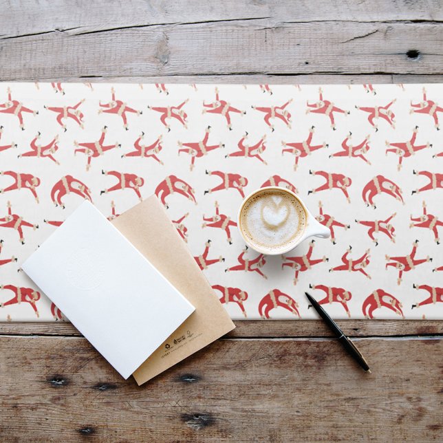 Camino De Mesa Corto Patrón de Navidades Dabbing Santa Fun (Table runner on table)