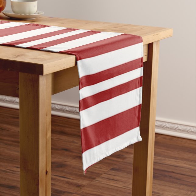 Camino De Mesa Corto Rayas rojas y blancas festivas (In Situ)