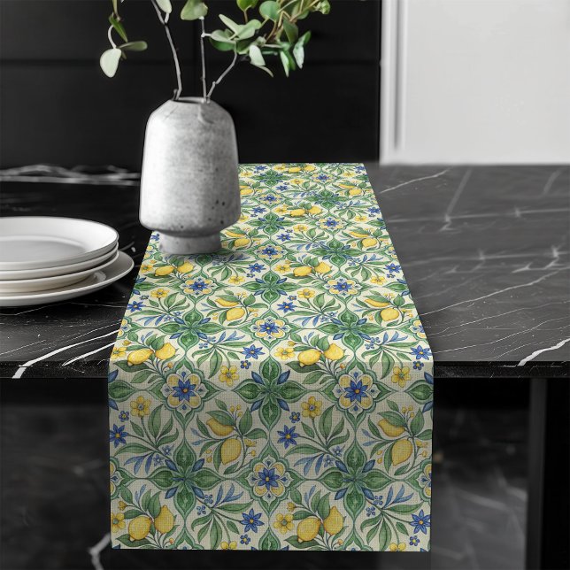 Camino De Mesa Largo Elegante costa de azulejos mediterráneos limones a (Elegant Mediterranean Tiles Yellow lemons Coastal Long Table Runner)
