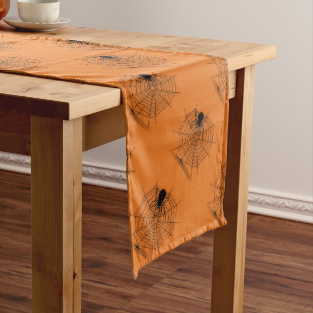 Camino De Mesa Largo Naranja Halloween Spider Web Table Runner (In Situ)