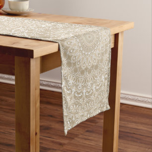 Camino De Mesa Largo Patrón de Mandala Ornamental Caqui y Blanco