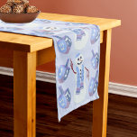 Camino De Mesa Largo Snowman Dreidels Monograma opcional Blue Hanukkah<br><div class="desc">Añada su monograma a este lindo muñeco de nieve y soñadores corredores de mesa Hanukkah azul y añada un toque personalizado a su decoración navideña. Este corredor de mesa de Chanukah es de tipo "chanukah" y está diseñado con un patrón repetido de pequeños hombres de nieve judíos y felices flanqueados...</div>