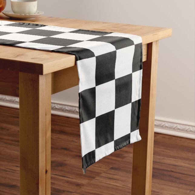 Camino De Mesa Largo Sofisticado patrón negro y blanco controlado (In Situ)