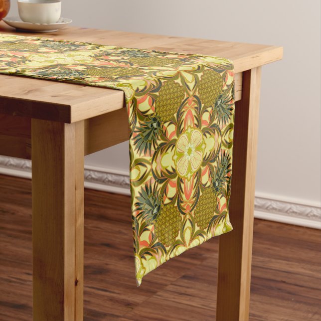 Camino De Mesa Largo South Beach Pineapple Table Runner (In Situ)