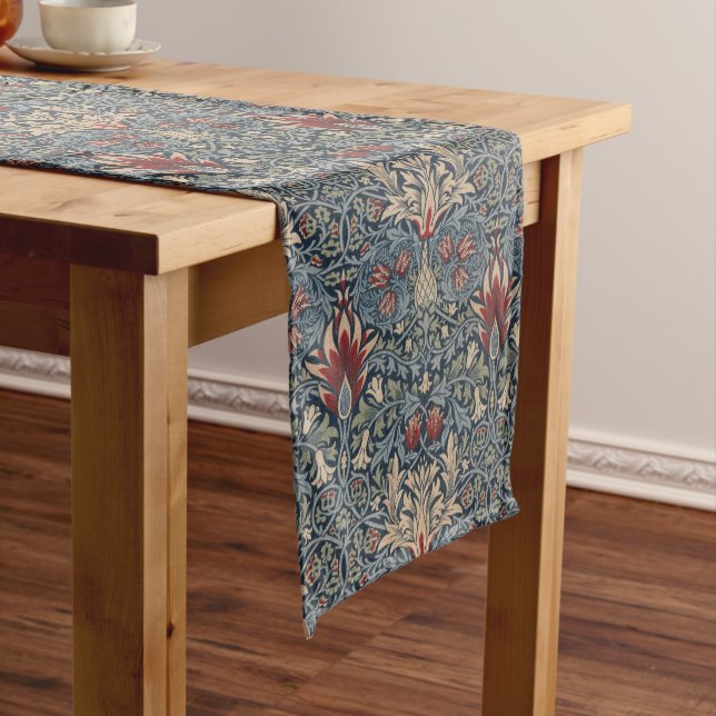 Camino De Mesa Largo William Morris: Snakeshead Table Runner (In Situ)