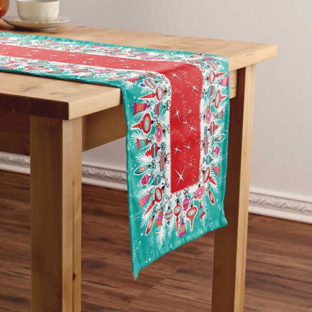 Camino De Mesa Mediano Adornos Retro Navidad (Retro Christmas Ornaments Table Runner coordinates with matching placemats and more!)