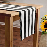 Camino De Mesa Mediano Boda minimalista de franja blanca y negra<br><div class="desc">Coordine su boda perfectamente con los corredores de tabla correspondientes. Este diseño de rayas blancas y negras es moderno y sin tiempo. Visite el resto de la tienda de EmmyINK para ver una decoración boda adicional,  estacionaria y más!</div>