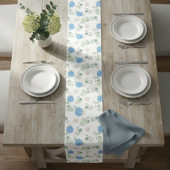 Camino De Mesa Mediano Floral Runner Rug with Hydrangea Design  (Subido por el creador)