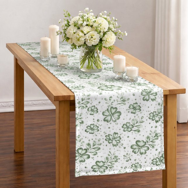 Camino De Mesa Mediano  Green Clover Pattern  (Subido por el creador)
