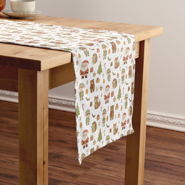 Camino De Mesa Mediano Hand Drawn Christmas Woodland Table Runner (In Situ)