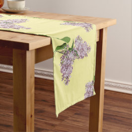 Camino De Mesa Mediano Lilacs románticos en crema de mesa