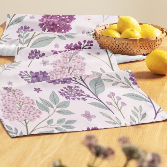 Camino De Mesa Mediano Soft Pink and Purple Lilac Floral Pattern   (Subido por el creador)