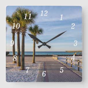 Camino De Pavimento Hasta El Reloj De Pared De Pen