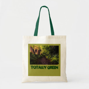 Camino en la Bolsa Totalmente Verde de los bosques