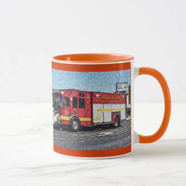 Camión rojo de bombero que bebe la taza (Derecha)