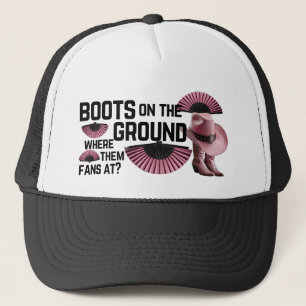 Camionero botas en el gorra de tierra