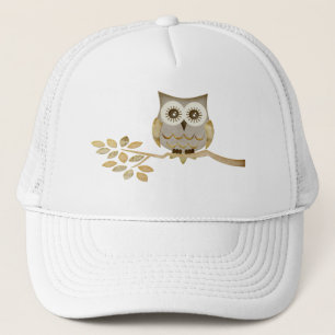 Camionero Búho ancho de los ojos en gorra del árbol