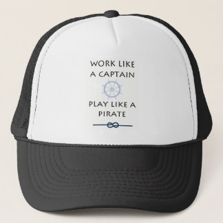 Camionero El juego tiene gusto de un gorra del pirata