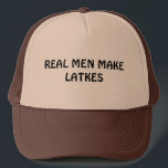 CAMIONERO LOS HOMBRES REALES DEL GORRA DE JÁNUCA HACEN LOS<br><div class="desc">DÉ ESTE GORRA JUDÍO DIVERTIDO COMO REGALO DE JÁNUCA A UN HOMBRE REAL AL DESGASTE CON SU ORGULLO JUDÍO.</div>