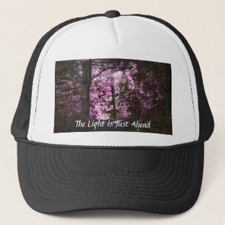 Camionero Luz a continuación en el gorra inspirador de la