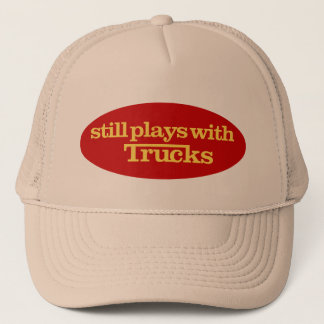Camionero Todavía juegos con el gorra de los camiones