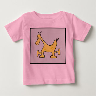 Camisa amarilla del bebé del caballo